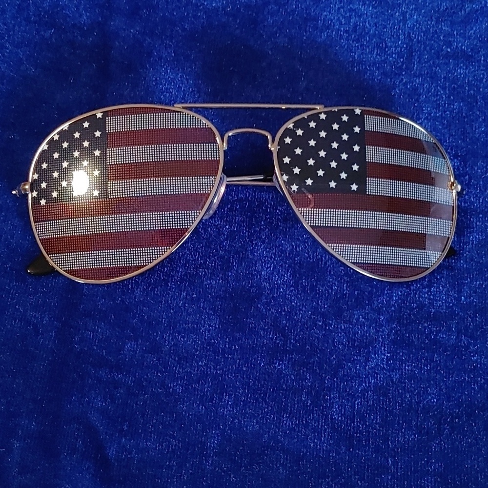 🇨🇦3 For $20🇨🇦STARS & STRIPES SUNGLASSES